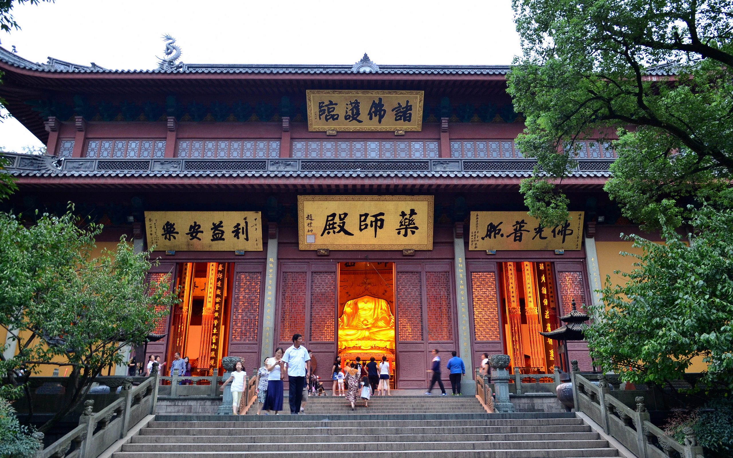 Buddhist hall and courtyard inside Lingyin Temple in Hangzhou